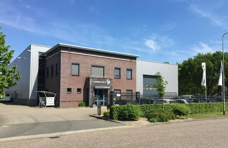 Bedrijfslogo Technisch Installatie En Verkoop Bureau Limbraco B.V.