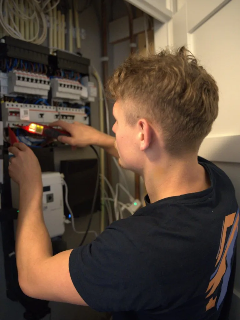 Bedrijfslogo Tovenaar Techniek