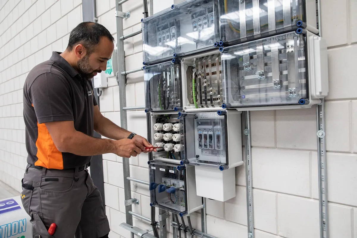 Bedrijfslogo Van 't Hoff Elektrotechniek B.V.