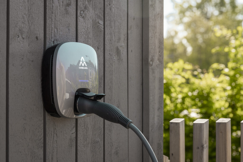 Charge Amps laadpaal: Scandinavisch ontwerp voor ruige omstandigheden