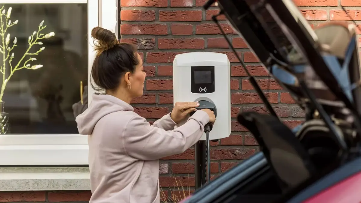 Laadpaal thuis laten installeren: wat kost het in 2026?