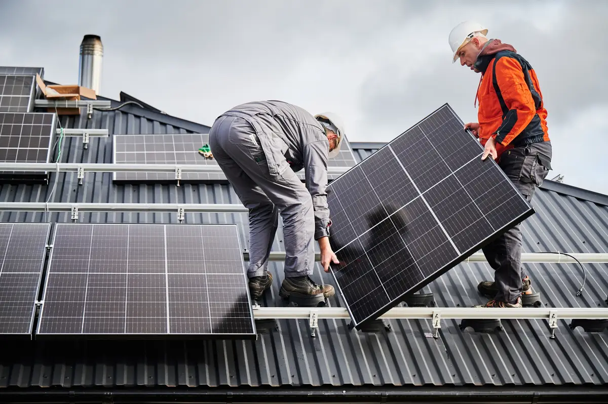 Zonnepaneelinstallatie op een Nederlandse woning