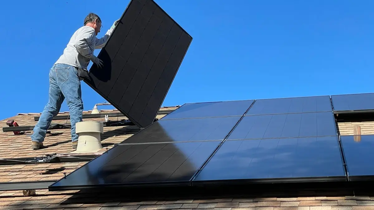 Zonnepaneelinstallatie op een Nederlandse woning
