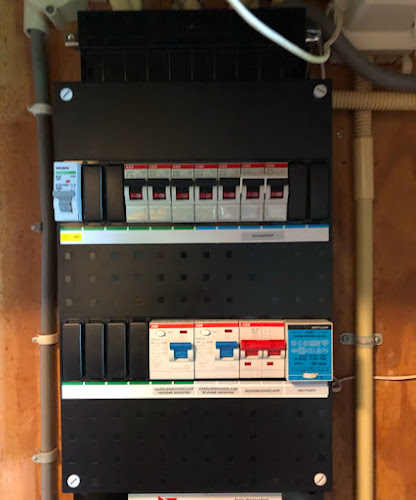 Van Der Velden Elektrotechniek – Google foto